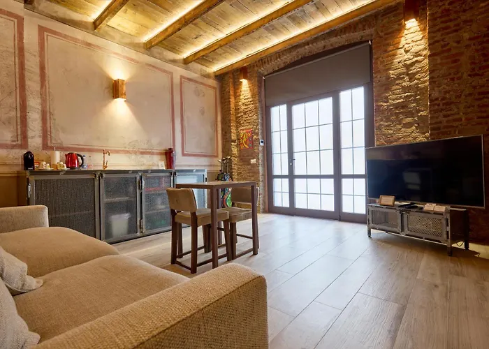 Emme Loft I Red Moon - Chic Design Loft