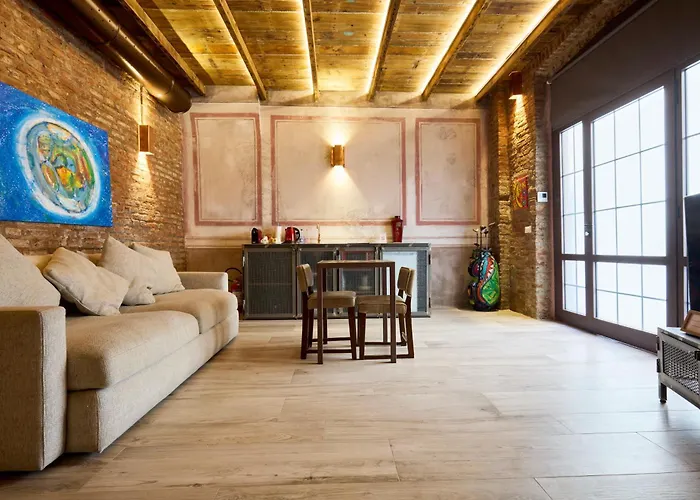 Emme Loft I Red Moon - Chic Design Loft